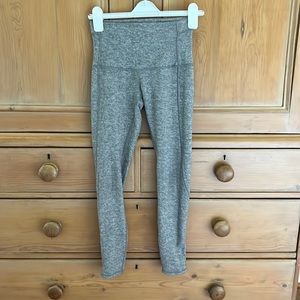 Size 4, gray, ankle length wunder unders. Used but good condition.